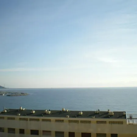 아파트 Lumineux Avec Terrasse Et Parking Au Lavandou - Fr-1-308-170 르 라방두