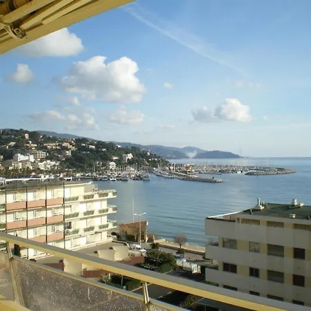 Lumineux Avec Terrasse Et Parking Au Lavandou - Fr-1-308-170