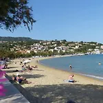 Lumineux Avec Terrasse Et Parking Au Lavandou - Fr-1-308-170 * Le Lavandou