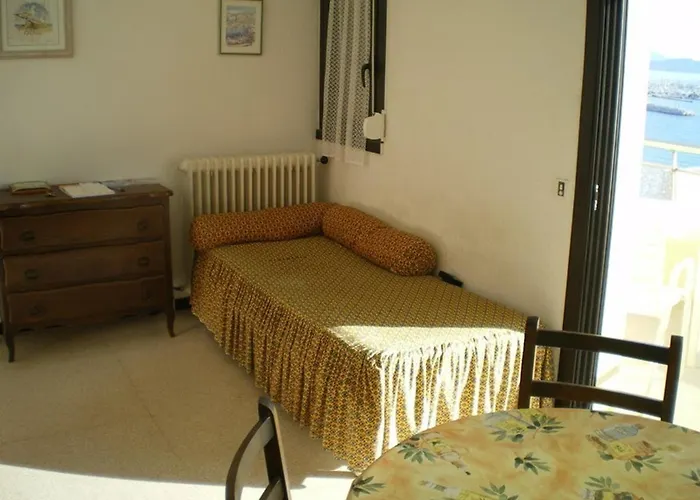 Studio en bord de mer au Lavandou avec terrasse et vue imprenable - FR-1-308-170 Appartement *