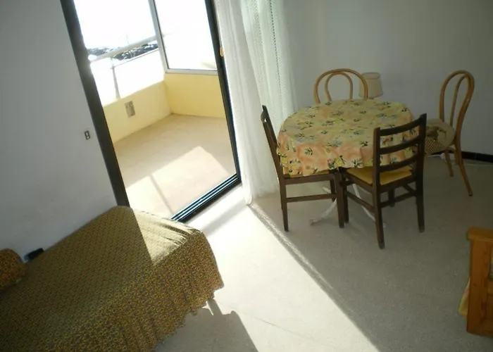 Апартаменты Studio Lumineux Avec Terrasse Et Parking Au Lavandou - Fr-1-308-170 *